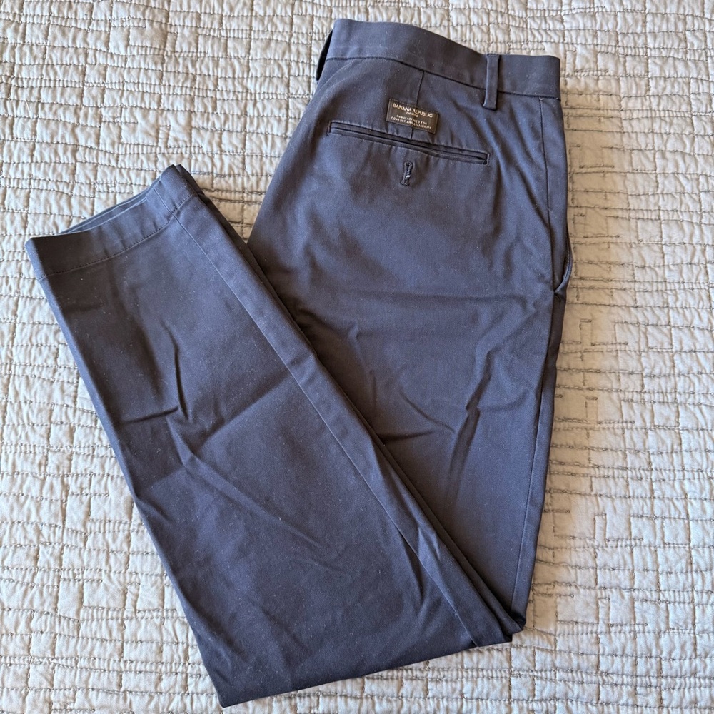Banana Republic Men's Navy tapered chino